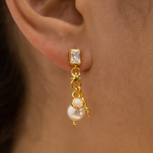 Load image into Gallery viewer, Chelliza Studs