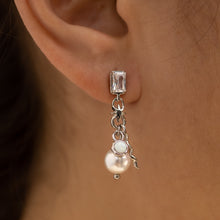 Load image into Gallery viewer, Chelliza Studs